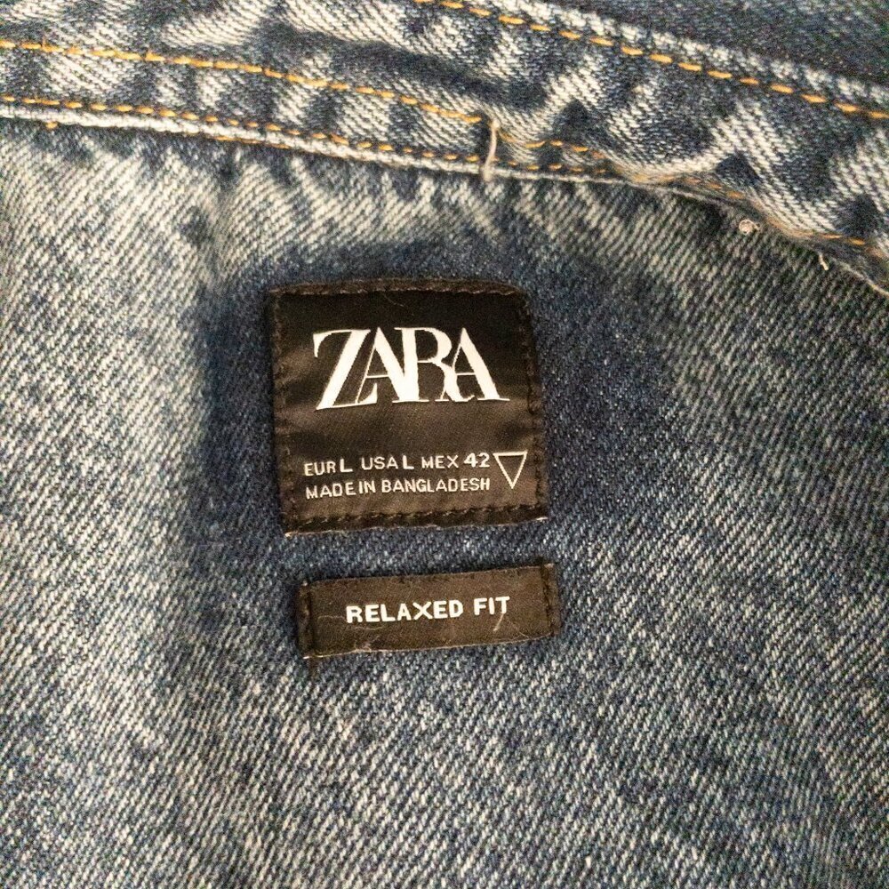 Zara Men’s Relaxed Fit Denim Jacket Hand-Painted Back Art Size L Streetwear - Picture 4 of 5